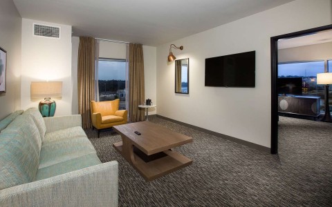 Well-equipped suite with living room and flat screen tv