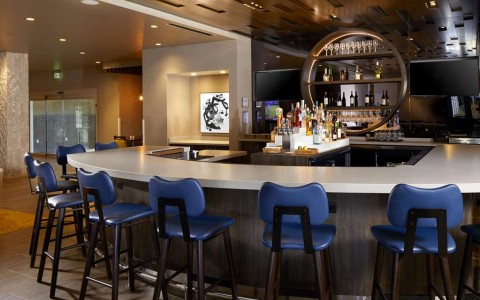 u-shaped bar in hotel