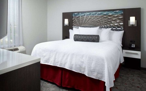 King bed in suite
