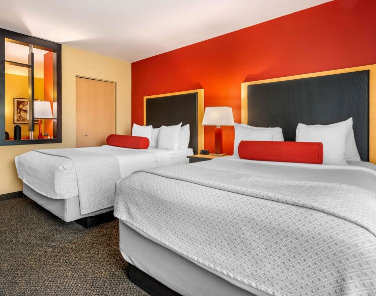2 Queen Suite
