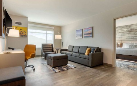 suite living area with mutiiple seating areas