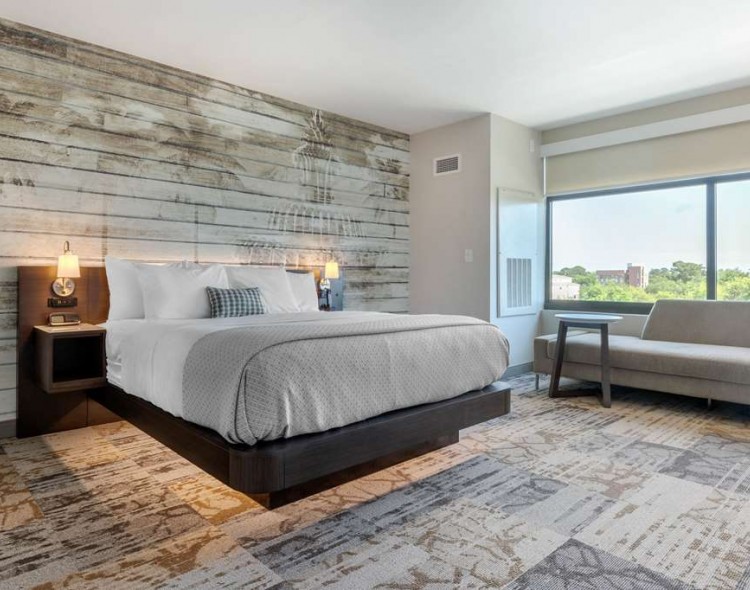 1 King Bed Accessible