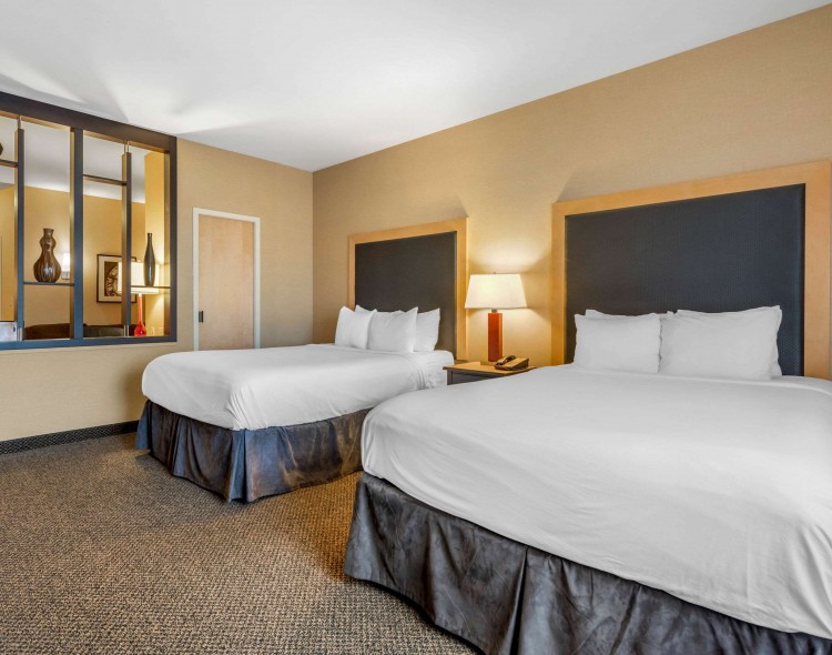 Double Queen Suite