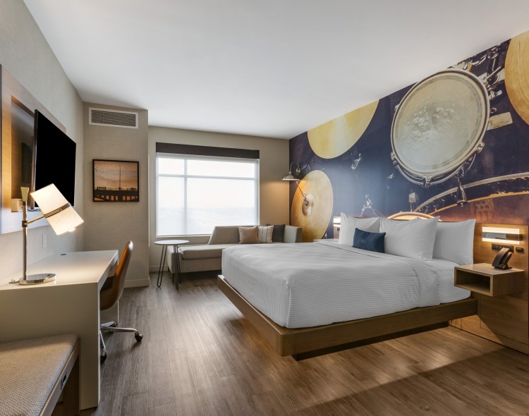 1 King Bed