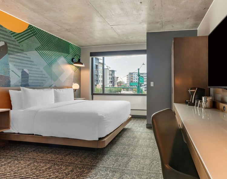 1 King Bed