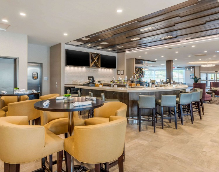 On-site restaurant and bar with seating