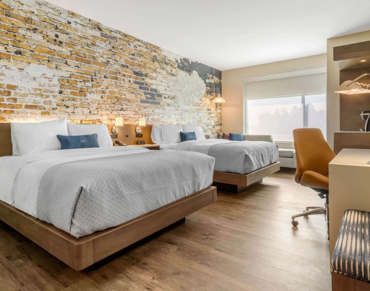 2 Queen Beds, Accessible