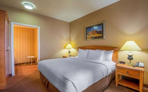 1 King Bed Suite, Accessible