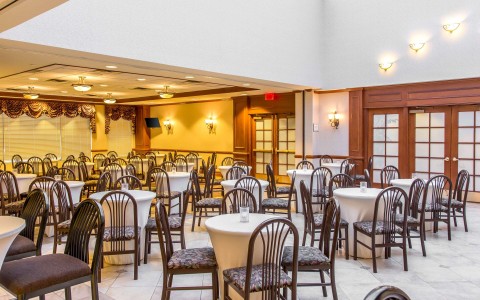 Breakfast area seating