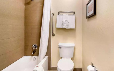 guest room bathroom with tub and toilet