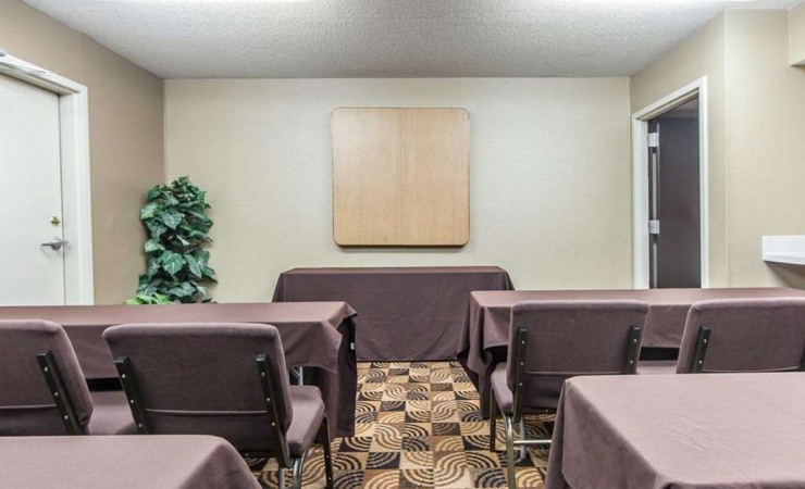 Meeting room set up classroom style