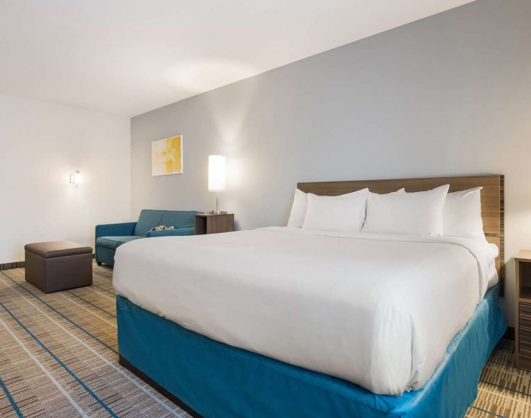 Guest room with one bed