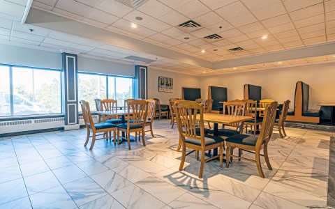 Breakfast area 2