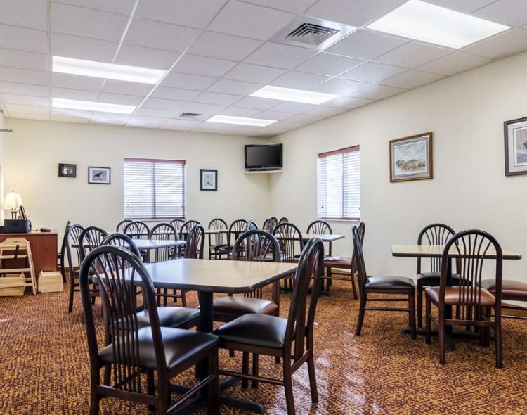 breakfast seating area in a room