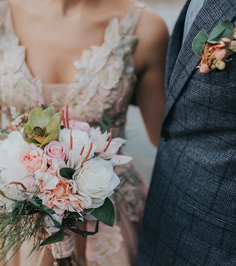 close view of a bride hand holding a bouquet of flower