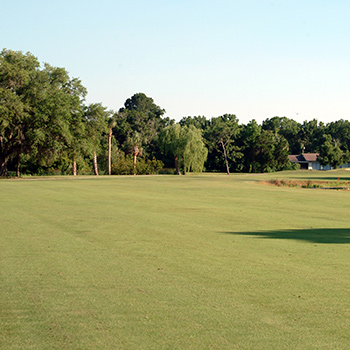 thirteen hole course of plantation golf property