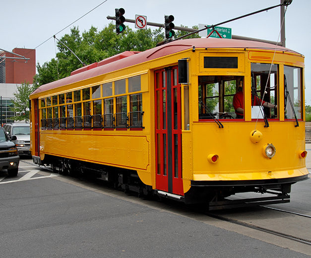 old town trolley of savannah bluffhotel